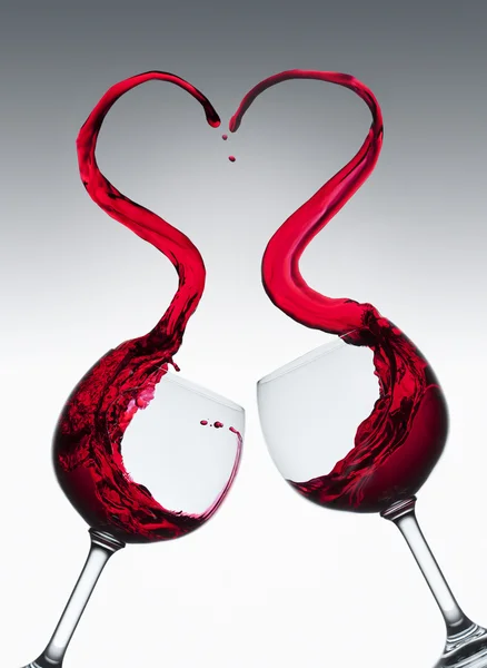 Spruzzi di vino rosso a forma di cuore — Foto Stock