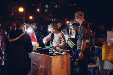 Cny tatil sırasında sokak satıcısı
