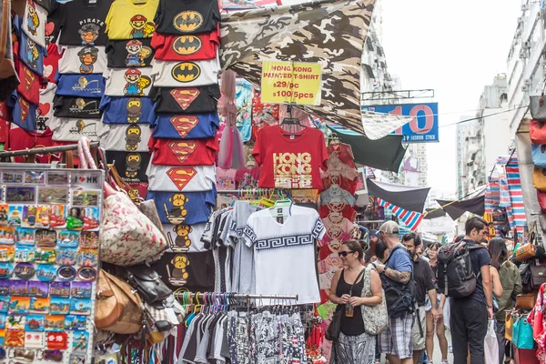 Niet-geïdentificeerde mensen op markt — Stockfoto