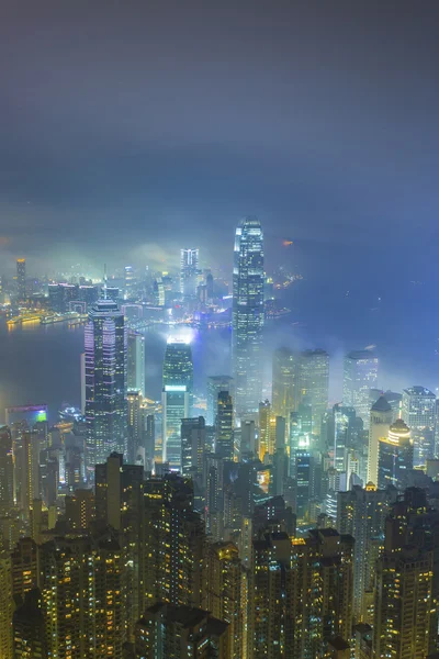 Hong Kong na noite nebulosa — Fotografia de Stock