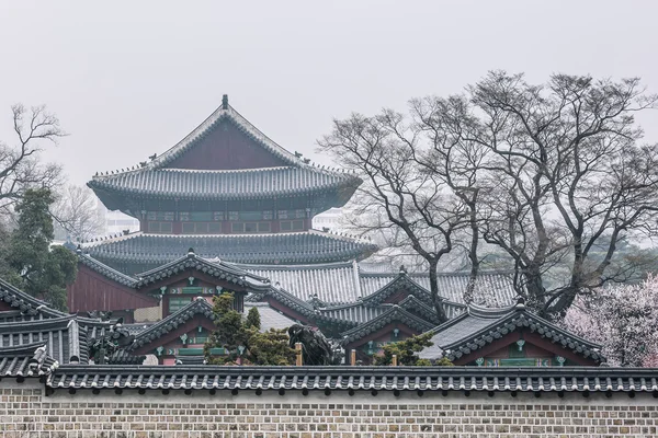 Un edificio en el Palacio de Changdeokgung, Seúl, Corea del Sur —  Fotos de Stock