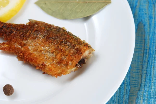 Pescado frito con limón —  Fotos de Stock