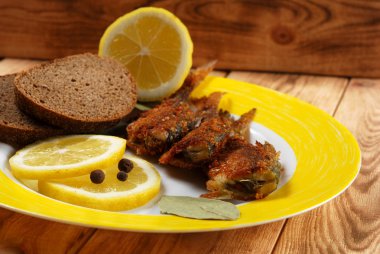 Limonlu kızarmış balık.