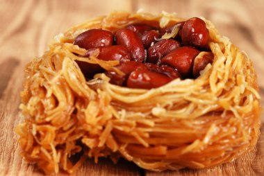 Doğu tatlılık fıstık ile