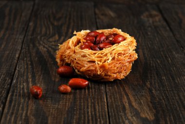 Doğu tatlılık fıstık ile