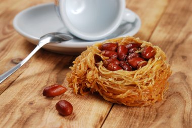 Doğu tatlılık fıstık ile