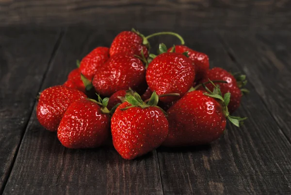 빨간색 잘 익은 딸기 — 스톡 사진