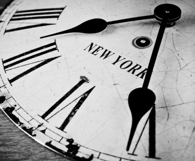 New york siyah beyaz saat yüzünü