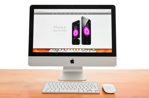 LEEDS - SEPTEMBER 17: Apple iMac with the new iPhone 6 displayed on the screen. September 17, 2014 in Leeds, UK. — Stock Photo, Image