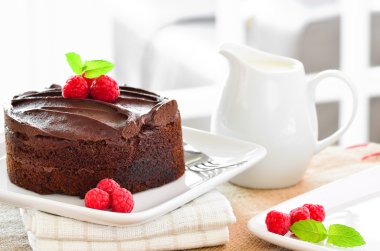 Taze ev yapımı yapışkan çikolata fudge kek