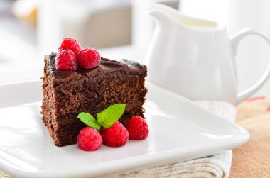 Taze ev yapımı yapışkan çikolata fudge kek