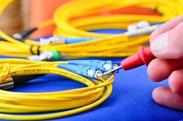 Engineer testing fiber optic cables. — Stock Photo, Image