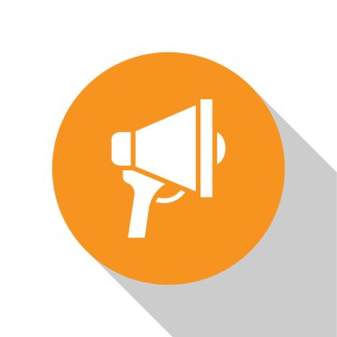 Beyaz arka planda izole edilmiş beyaz megafon simgesi. Sözcü işareti. Turuncu daire düğmesi. Vektör.