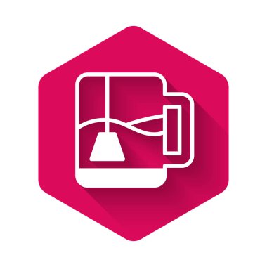 Çay poşeti ikonlu, uzun gölgeli beyaz bir fincan çay. Pembe altıgen düğmesi. Vektör.