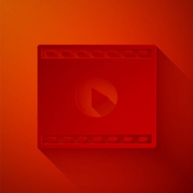 Kağıt kesme Online video simgesi kırmızı arkaplanda izole edildi. Oyun işaretli film şeridi. Kağıt sanatı tarzı. Vektör.