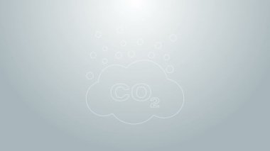 Bulut simgesindeki mavi çizgi CO2 emisyonları gri arka planda izole edildi. Karbondioksit formülü sembolü, duman kirliliği konsepti, çevre konsepti. 4K Video hareketli grafik canlandırması