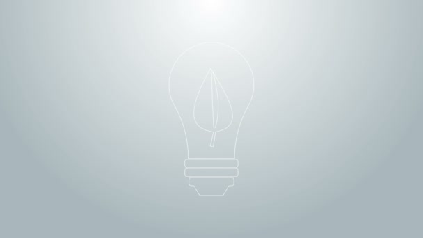 Blaue Linie Glühbirne mit Blatt-Symbol isoliert auf grauem Hintergrund. Ökoenergiekonzept. Alternatives Energiekonzept. 4K Video Motion Grafik Animation — Stockvideo