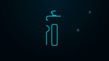 Parlayan neon hattı fitness karıştırıcı simgesi siyah arkaplanda izole edildi. Su ve protein kokteylleri için kapaklı spor karıştırıcı şişesi. 4K Video hareketli grafik canlandırması