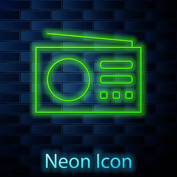 Glödande Neon Radio Med Antenn Ikon Isolerad Tegel Vägg Bakgrund — Stock vektor