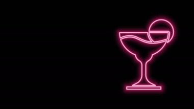 Siyah arka planda izole edilmiş limon ikonu olan parlak neon çizgili Margarita kokteyli. 4K Video hareketli grafik canlandırması