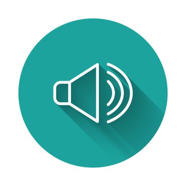 Beyaz çizgi hoparlör sesi, ses sembolü, medya müzik ikonu uzun gölgeli izole edilmiş. Yeşil daire düğmesi. Vektör.