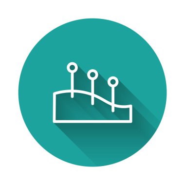 Beyaz çizgi akupunktur terapisi ikonu uzun gölgeli izole edilmiş. Çin ilacı. Holistik ağrı kontrol tedavileri. Yeşil daire düğmesi. Vektör.