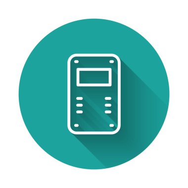 Beyaz çizgi Polis saldırı kalkanı ikonu uzun gölgeli izole edildi. Yeşil daire düğmesi. Vektör.