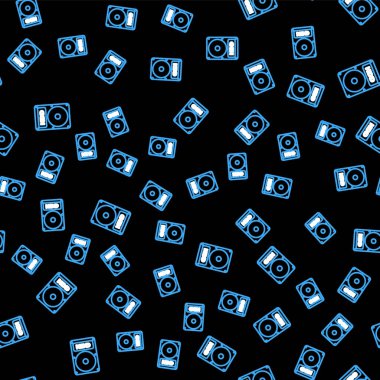 HDD disk sürücüsü simgesi siyah arkaplanda izole edilmiş. Vektör