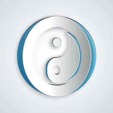 Kağıt, Gri arkaplanda Yin Yang 'ın uyum sembolü ve denge simgesi olarak izole edilmiş. Kağıt sanatı tarzı. Vektör.