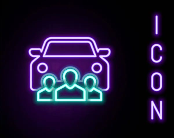 ネオンラインを輝く黒の背景に隔離された人々のアイコンのグループと車の共有 カーシェアリングサイン 輸送レンタルサービスの概念 カラフルなアウトラインコンセプト ベクトル — ストックベクタ