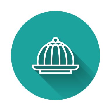 Uzun gölgeli izole edilmiş karamel jöleli kremalı beyaz çizgi puding. Yeşil daire düğmesi. Vektör