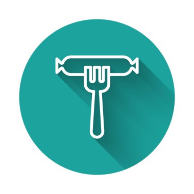 Çatal ikonundaki beyaz çizgi sosis uzun gölge arkaplanlı. Izgara sosis ve aroma işareti. Yeşil daire düğmesi. Vektör