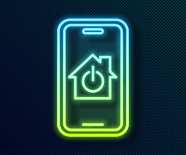 Siyah arka planda akıllı ev simgesi izole edilmiş parlak neon hattı cep telefonu. Uzaktan kumanda. Vektör
