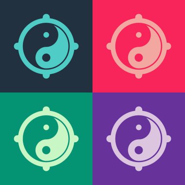 Pop sanatı Yin Yang renk arkaplanında izole edilmiş uyum ve denge sembolü. Vektör