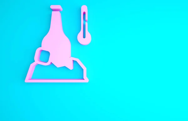 Рожева Пляшка Холодного Пива Ізольована Синьому Фоні Концепція Мінімалізму Ілюстрація — стокове фото