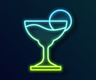 Siyah arka planda izole edilmiş limon ikonu olan parlak neon çizgili Margarita kokteyli. Vektör