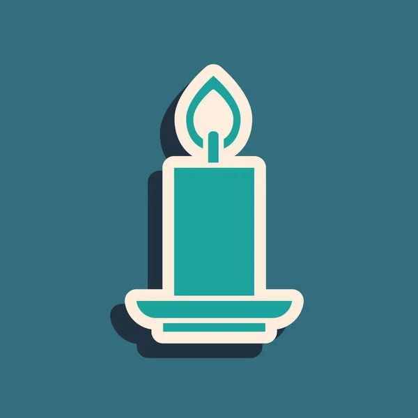 Значок Зеленой Горящей Свечи Зеленом Фоне Цилиндрическая Свеча Горящим Пламенем — стоковый вектор