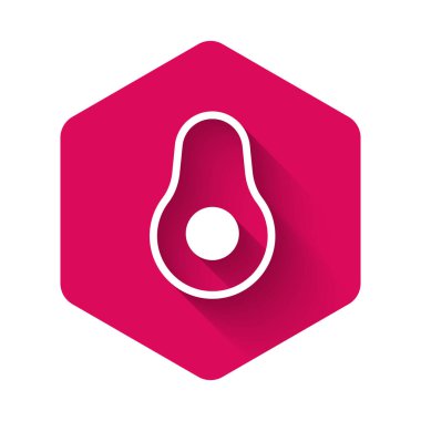 Beyaz Avokado meyve ikonu uzun gölgeli arka planda izole edilmiş. Pembe altıgen düğmesi. Vektör