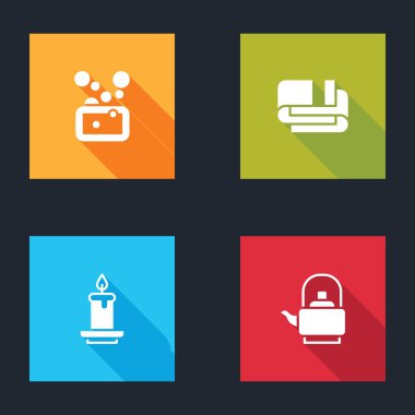 Sabun, havlu yığını, Aroma mumu ve ikonlu Kettle. Vektör