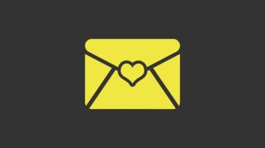 Gri arkaplanda Sevgililer Günü kalp ikonu olan sarı zarf. Aşk ve romantizm mektubu. 4K Video hareketli grafik canlandırması