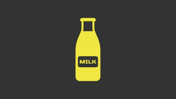 Κίτρινο Κλειστό γυάλινο μπουκάλι με το γάλα και το καπάκι εικονίδιο απομονώνονται σε γκρι φόντο. 4K Γραφική κίνηση κίνησης βίντεο — Αρχείο Βίντεο