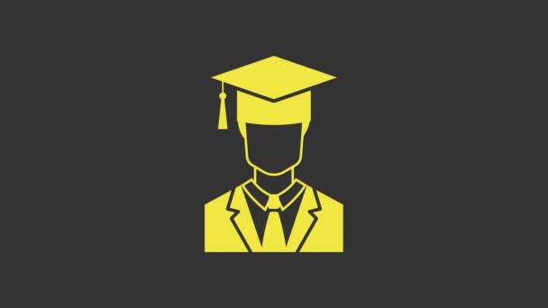 Perfil de estudiante graduado Yellow Male con vestido e icono de la gorra de graduación aislado sobre fondo gris. Animación gráfica de vídeo 4K — Vídeos de Stock