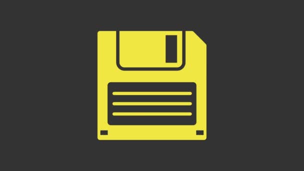 Disco flexible amarillo para el icono de almacenamiento de datos de la computadora aislado sobre fondo gris. Signo de disquete. Animación gráfica de vídeo 4K — Vídeo de stock