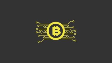 Sarı kripto para birimi bitcoin, gri arkaplanda izole edilmiş mikroçip devre ikonu ile daire içinde. Engelleme teknolojisi, dijital para piyasası. 4K Video hareketli grafik canlandırması