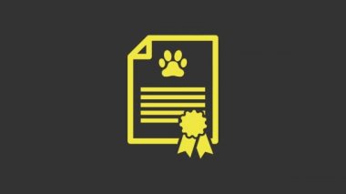 Gri arka planda kedi veya köpek ikonu olan sarı tıbbi seyahat sertifikası. Evcil hayvan için belge. Köpek ya da kedi pençesi izi. 4K Video hareketli grafik canlandırması