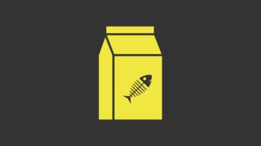 Gri arka planda izole edilmiş kedi ikonu için sarı yiyecek torbası. Balık iskeleti işareti. Hayvanlar için yiyecek. Hayvan maması paketi. 4K Video hareketli grafik canlandırması