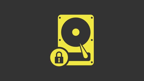 Hard disk giallo e icona di blocco isolato su sfondo grigio. HHD e lucchetto. Sicurezza, concetto di protezione. Animazione grafica 4K Video motion — Video Stock