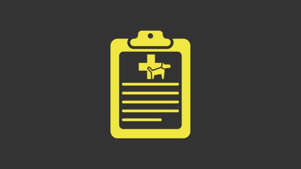Żółta tablica z medyczną ikoną zwierzaka wyizolowaną na szarym tle. Formularz ubezpieczenia zdrowotnego. Raport z badań lekarskich. 4K Animacja graficzna ruchu wideo — Wideo stockowe