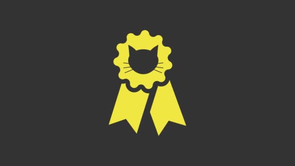 노란 고양이상의 상징 아이콘은 회색 배경에서 분리되었습니다. 애완 동물 전시회 우승자로 고양이 발자국 메달이야. 4K 비디오 모션 그래픽 애니메이션 — 비디오