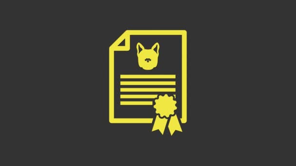 Κίτρινο Ιατρικό πιστοποιητικό για ταξίδια με σκύλο ή γάτα εικονίδιο απομονώνονται σε γκρι φόντο. Έγγραφο για κατοικίδιο. Αποτυπώματα σκύλου ή γάτας. 4K Γραφική κίνηση κίνησης βίντεο — Αρχείο Βίντεο